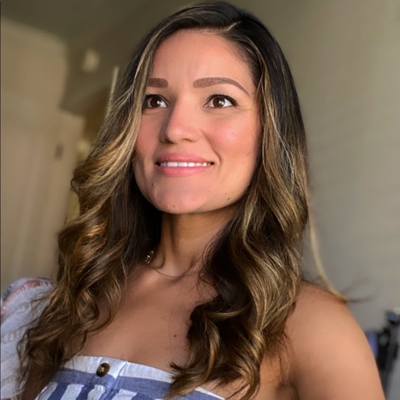 Meet your Posher, Claudia - Picture 1 of 1